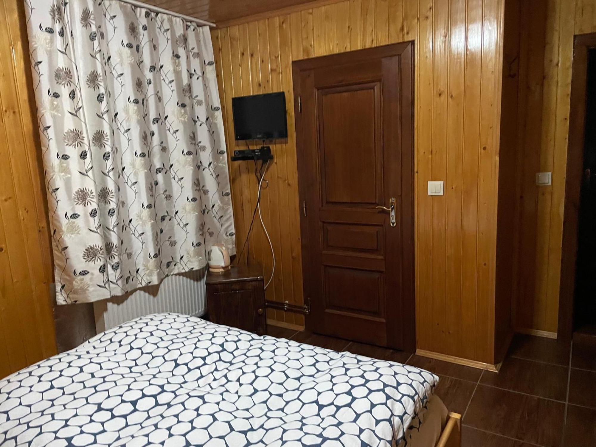 Guest House Nad Tisou クワイスィア エクステリア 写真